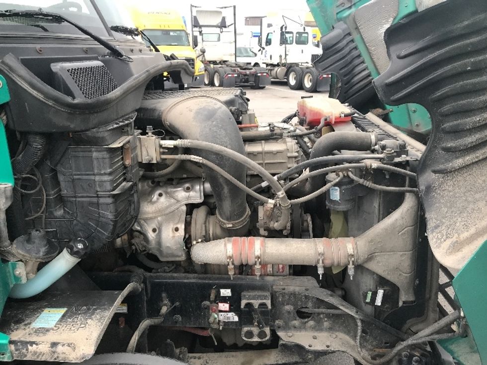 Day Cab Tractor-Heavy Duty Tractors-Freightliner-2019-Cascadia 12542ST-Louisville-KY-579,145\n\t\tmiles-$ 21,500 - Image 15