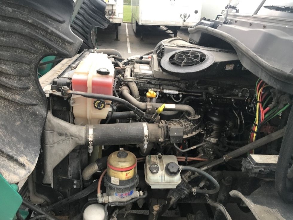 Day Cab Tractor-Heavy Duty Tractors-Freightliner-2019-Cascadia 12542ST-Louisville-KY-579,145\n\t\tmiles-$ 21,500 - Image 16