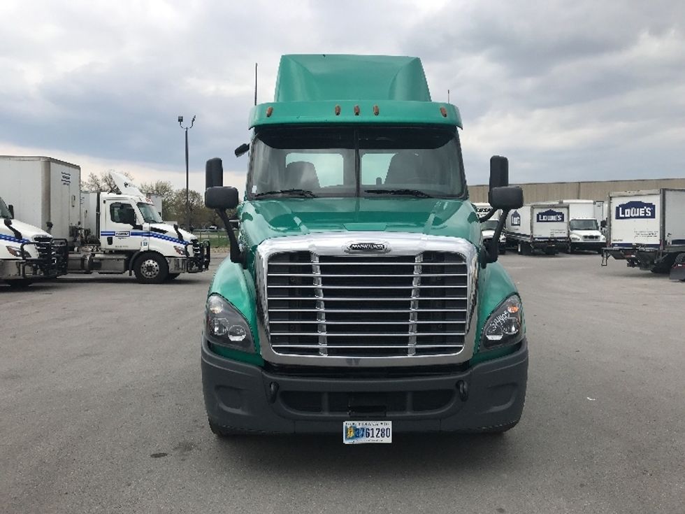 Day Cab Tractor-Heavy Duty Tractors-Freightliner-2019-Cascadia 12542ST-Louisville-KY-579,145\n\t\tmiles-$ 21,500 - Image 2