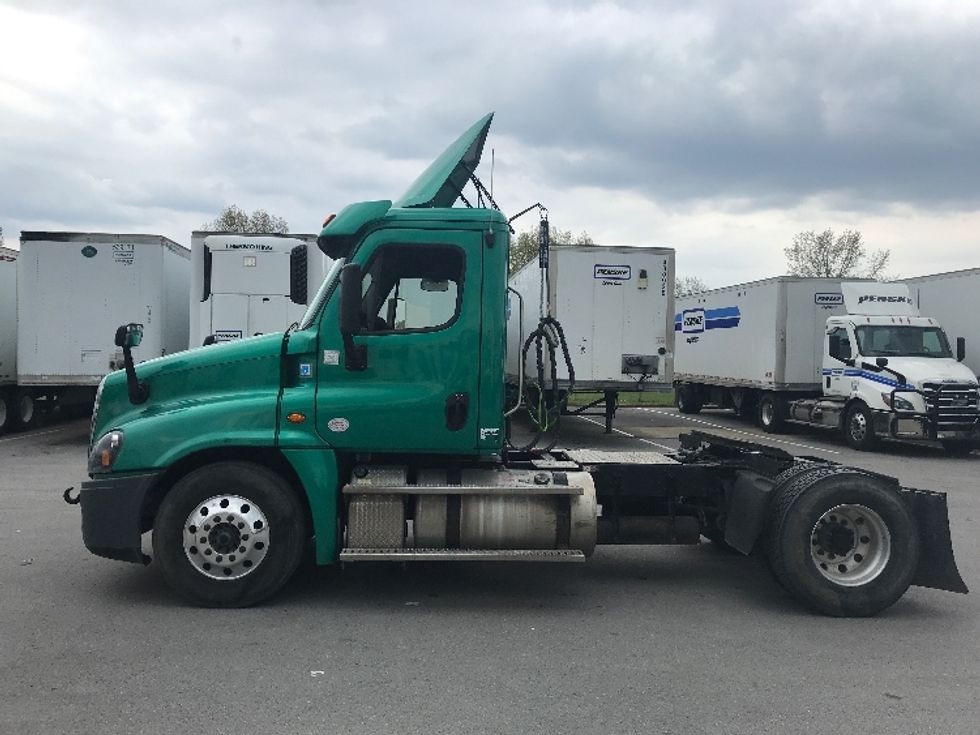 Day Cab Tractor-Heavy Duty Tractors-Freightliner-2019-Cascadia 12542ST-Louisville-KY-579,145\n\t\tmiles-$ 21,500 - Image 4
