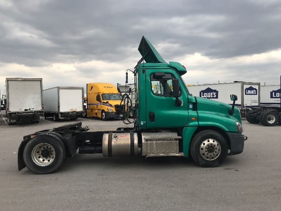 Day Cab Tractor-Heavy Duty Tractors-Freightliner-2019-Cascadia 12542ST-Louisville-KY-579,145\n\t\tmiles-$ 21,500 - Image 8