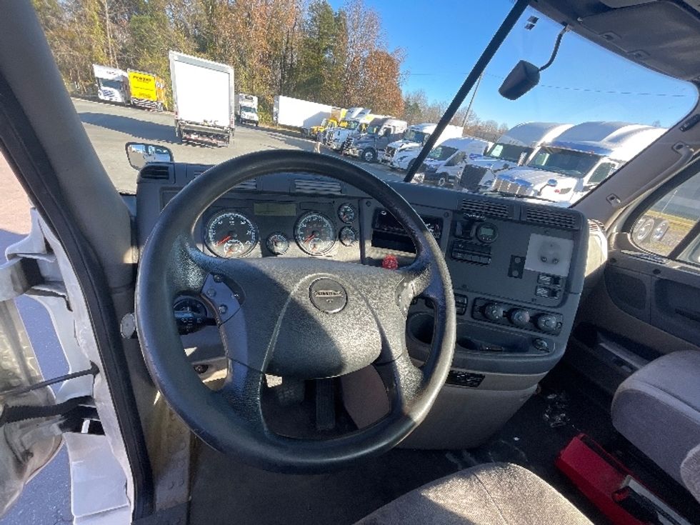Day Cab Tractor-Heavy Duty Tractors-Freightliner-2019-Cascadia 12542ST-Mebane-NC-555,968\n\t\tmiles-$ 32,750 - Image 11