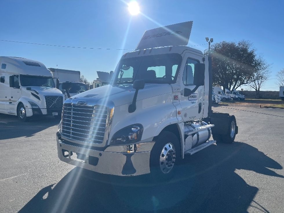 Day Cab Tractor-Heavy Duty Tractors-Freightliner-2019-Cascadia 12542ST-Mebane-NC-555,968\n\t\tmiles-$ 32,750 - Image 3