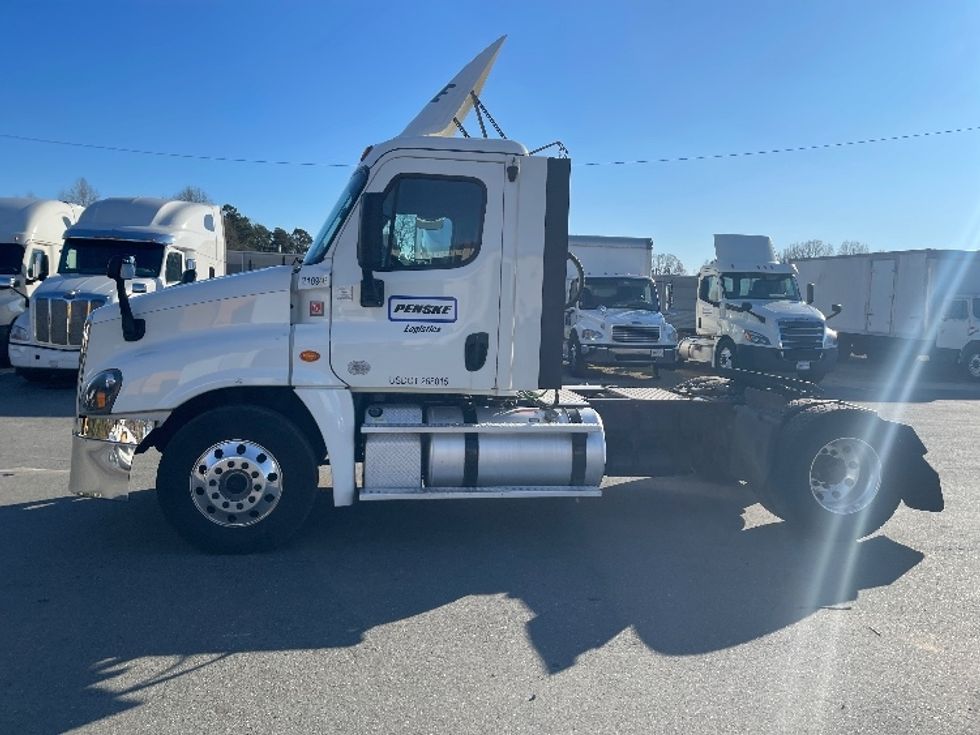 Day Cab Tractor-Heavy Duty Tractors-Freightliner-2019-Cascadia 12542ST-Mebane-NC-555,968\n\t\tmiles-$ 32,750 - Image 4