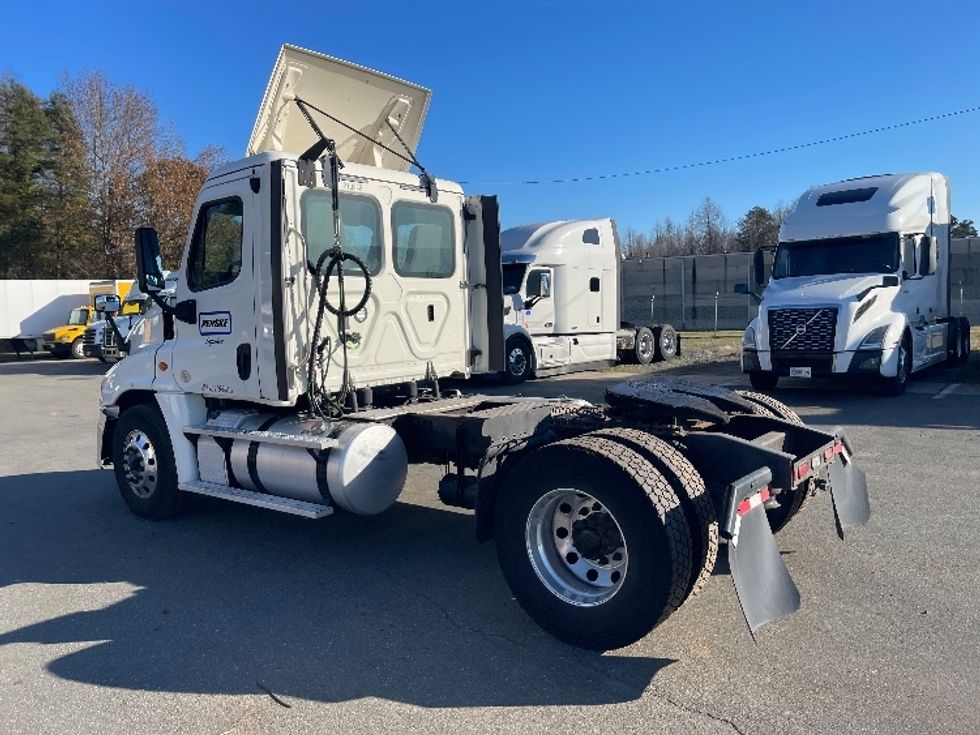 Day Cab Tractor-Heavy Duty Tractors-Freightliner-2019-Cascadia 12542ST-Mebane-NC-555,968\n\t\tmiles-$ 32,750 - Image 5