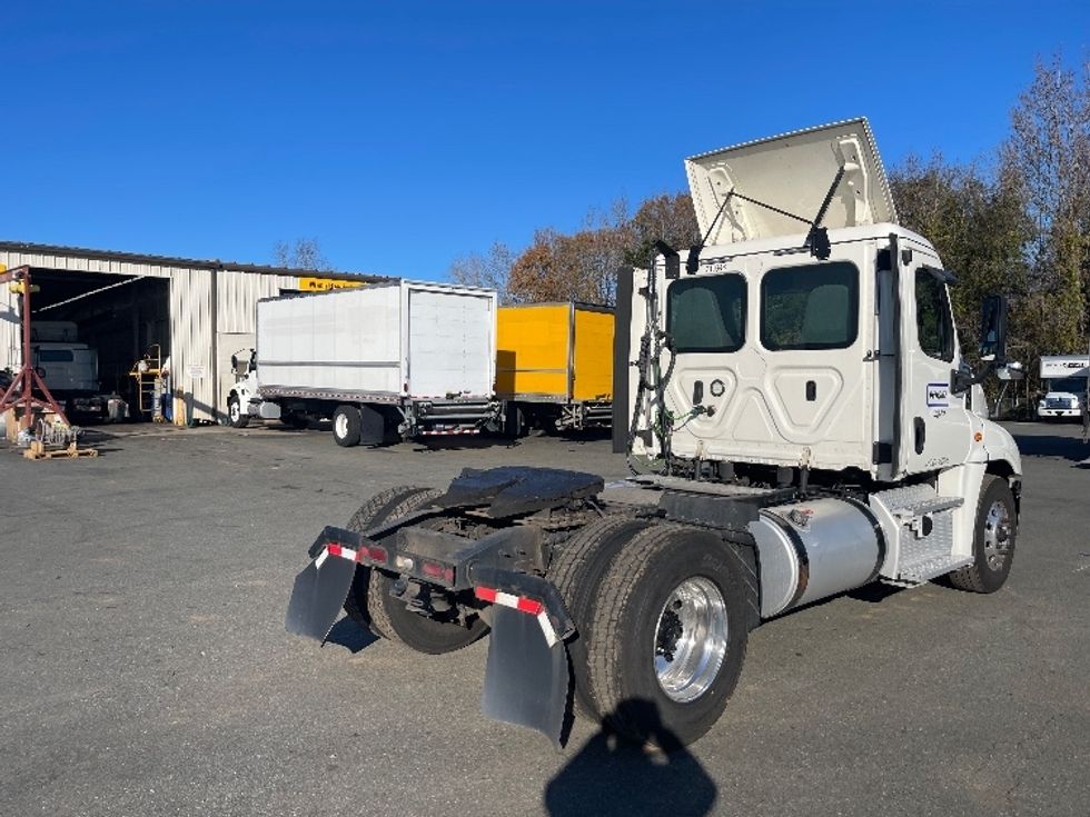 Day Cab Tractor-Heavy Duty Tractors-Freightliner-2019-Cascadia 12542ST-Mebane-NC-555,968\n\t\tmiles-$ 32,750 - Image 7