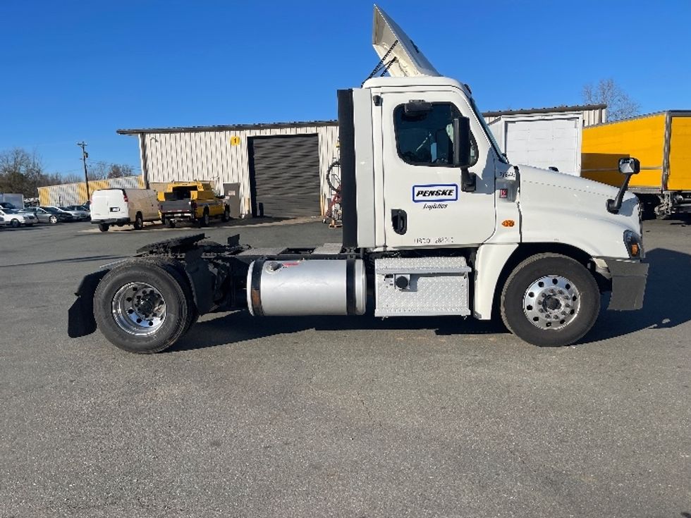 Day Cab Tractor-Heavy Duty Tractors-Freightliner-2019-Cascadia 12542ST-Mebane-NC-555,968\n\t\tmiles-$ 32,750 - Image 8