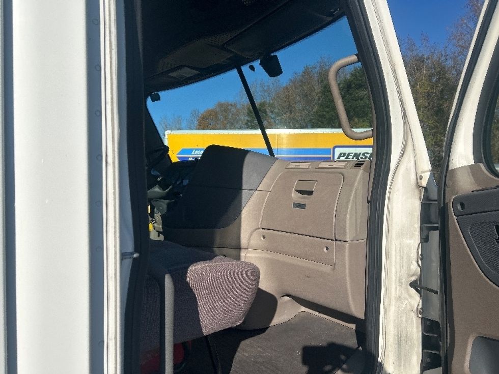 Day Cab Tractor-Heavy Duty Tractors-Freightliner-2019-Cascadia 12542ST-Mebane-NC-557,150\n\t\tmiles-$ 32,750 - Image 12