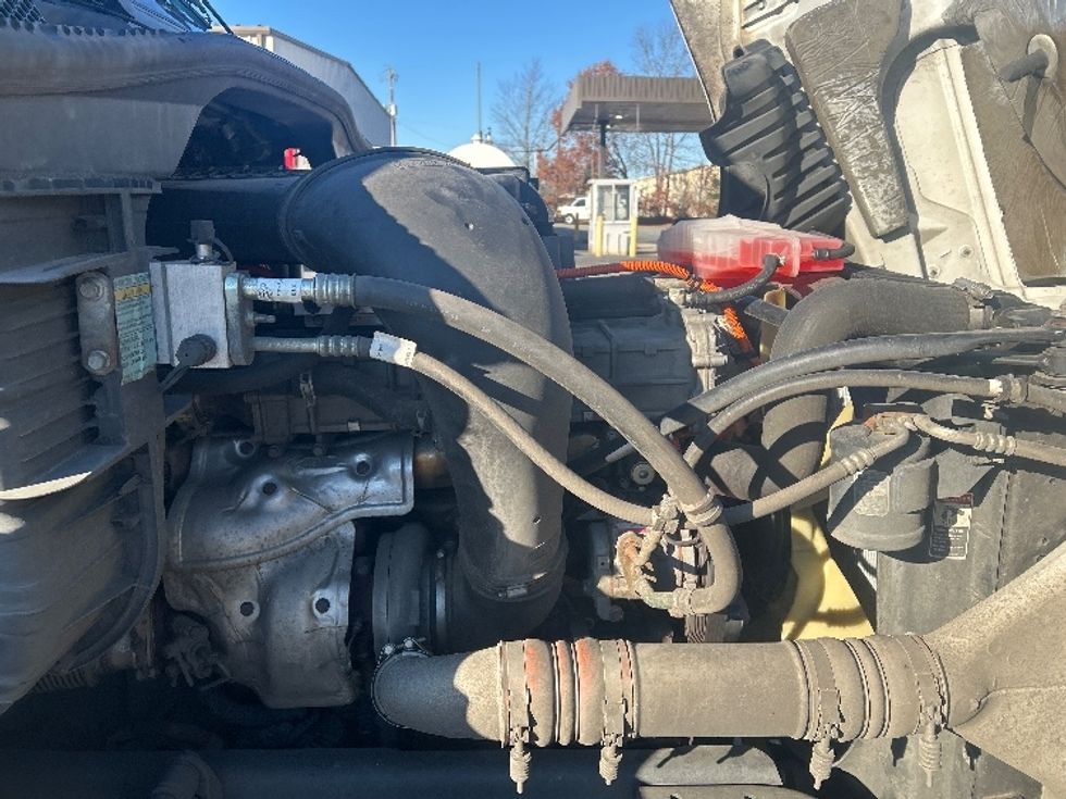 Day Cab Tractor-Heavy Duty Tractors-Freightliner-2019-Cascadia 12542ST-Mebane-NC-557,150\n\t\tmiles-$ 32,750 - Image 15