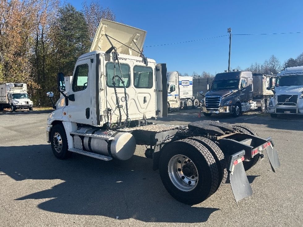 Day Cab Tractor-Heavy Duty Tractors-Freightliner-2019-Cascadia 12542ST-Mebane-NC-557,150\n\t\tmiles-$ 32,750 - Image 5