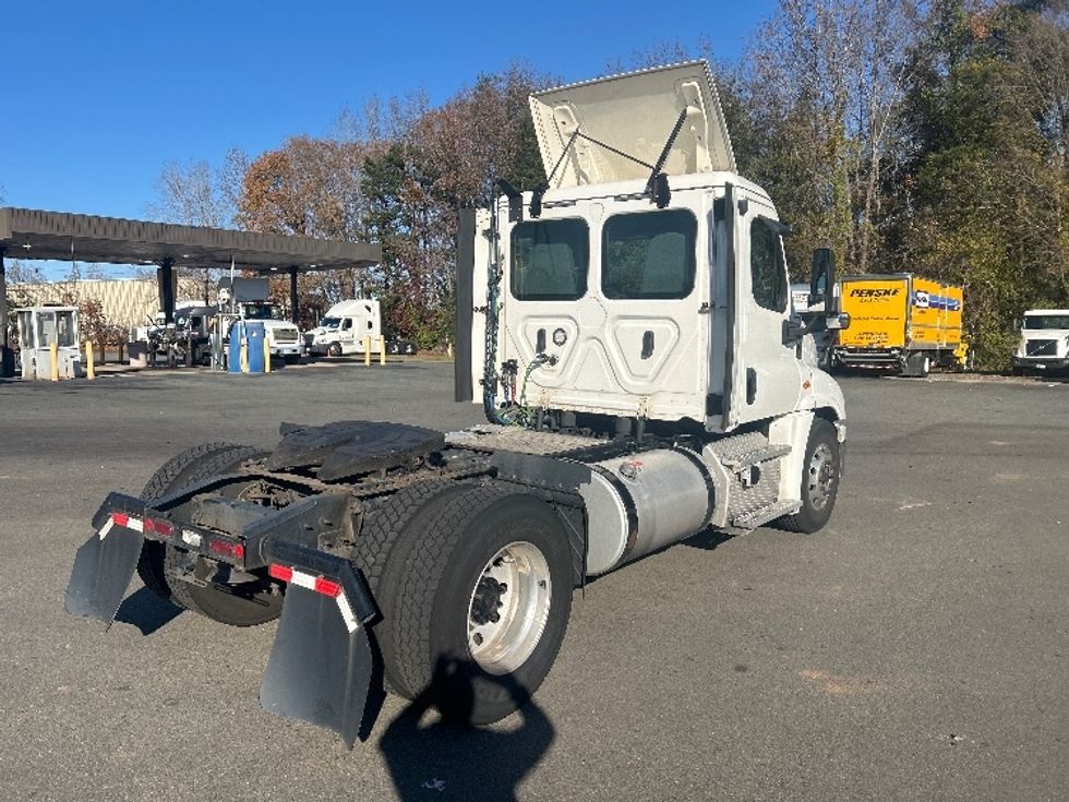 Day Cab Tractor-Heavy Duty Tractors-Freightliner-2019-Cascadia 12542ST-Mebane-NC-557,150\n\t\tmiles-$ 32,750 - Image 7
