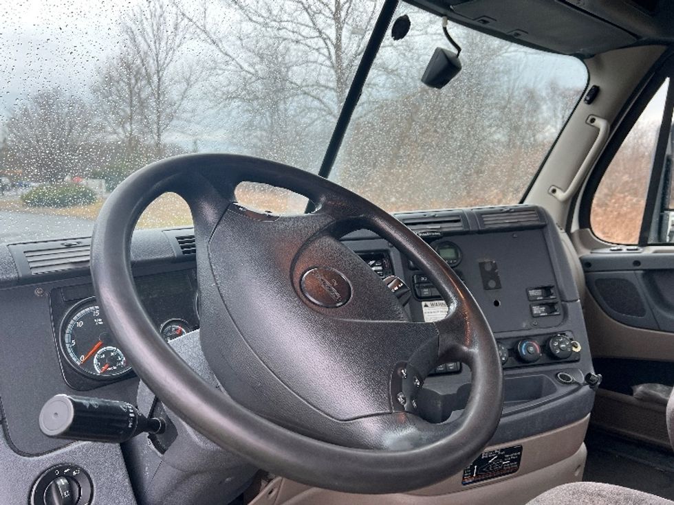 Day Cab Tractor-Heavy Duty Tractors-Freightliner-2019-Cascadia 12542ST-Montgomery-NY-340,016\n\t\tmiles-$ 40,250 - Image 10