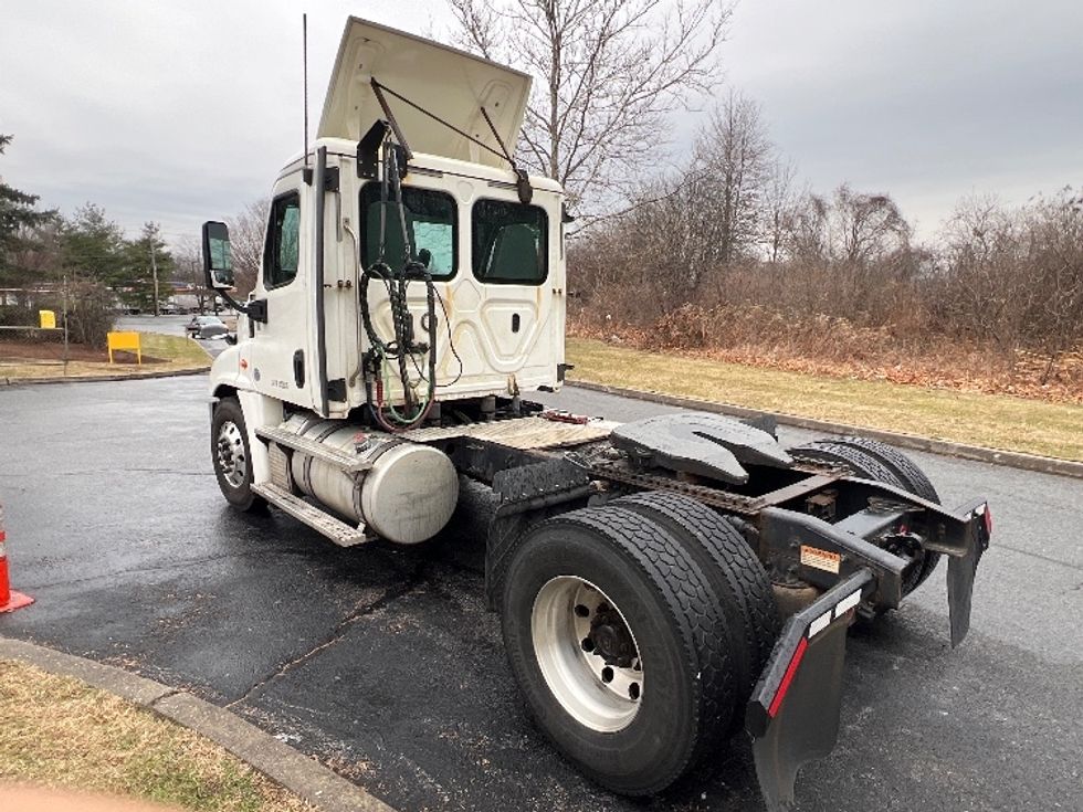 Day Cab Tractor-Heavy Duty Tractors-Freightliner-2019-Cascadia 12542ST-Montgomery-NY-340,016\n\t\tmiles-$ 40,250 - Image 5
