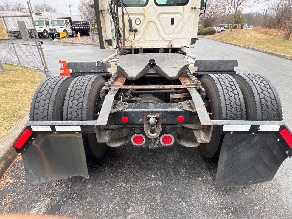Day Cab Tractor-Heavy Duty Tractors-Freightliner-2019-Cascadia 12542ST-Montgomery-NY-340,016\n\t\tmiles-$ 40,250 - Image 6