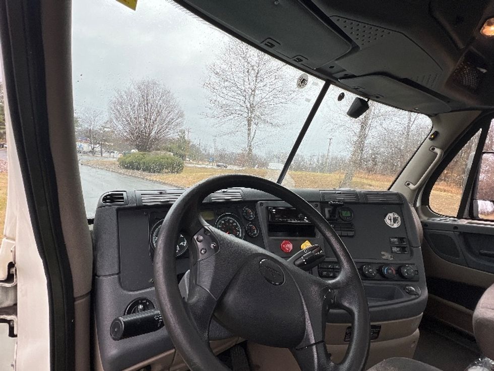 Day Cab Tractor-Heavy Duty Tractors-Freightliner-2019-Cascadia 12542ST-Montgomery-NY-342,672\n\t\tmiles-$ 40,000 - Image 10