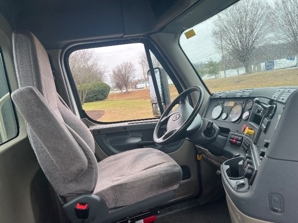 Day Cab Tractor-Heavy Duty Tractors-Freightliner-2019-Cascadia 12542ST-Montgomery-NY-342,672\n\t\tmiles-$ 40,000 - Image 14