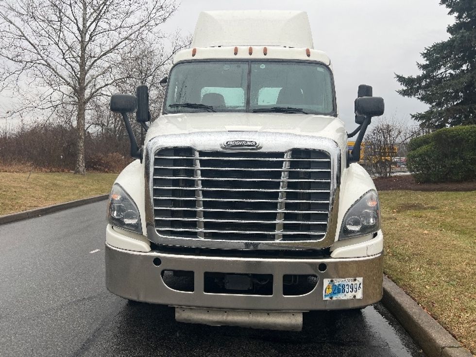 Day Cab Tractor-Heavy Duty Tractors-Freightliner-2019-Cascadia 12542ST-Montgomery-NY-342,672\n\t\tmiles-$ 40,000 - Image 2