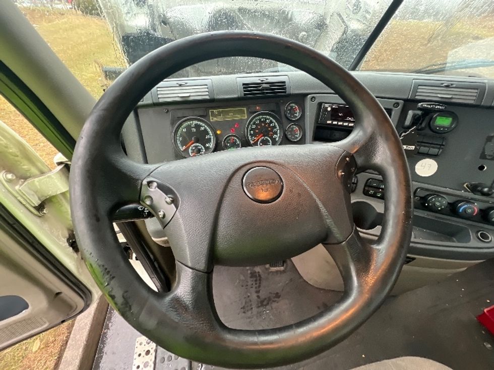 Day Cab Tractor-Heavy Duty Tractors-Freightliner-2019-Cascadia 12542ST-Montgomery-NY-355,652\n\t\tmiles-$ 39,500 - Image 11