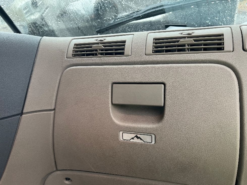 Day Cab Tractor-Heavy Duty Tractors-Freightliner-2019-Cascadia 12542ST-Montgomery-NY-355,652\n\t\tmiles-$ 39,500 - Image 13