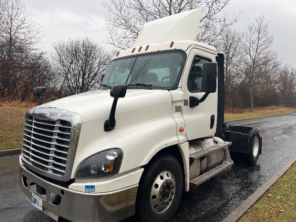 Day Cab Tractor-Heavy Duty Tractors-Freightliner-2019-Cascadia 12542ST-Montgomery-NY-369,018\n\t\tmiles-$ 28,750 - Image 3