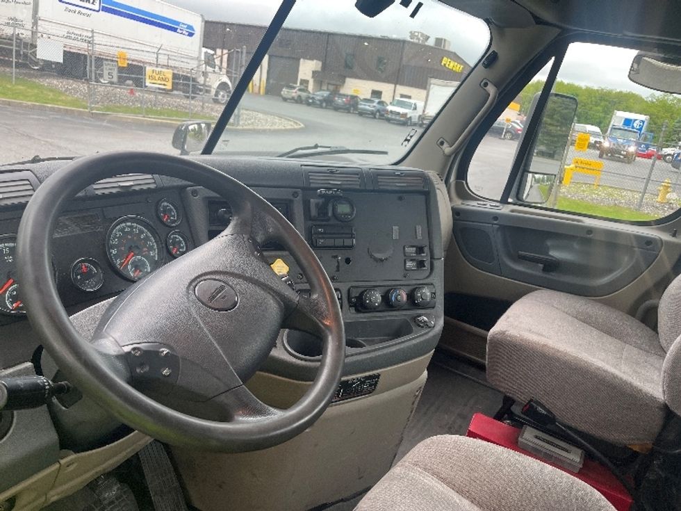 Day Cab Tractor-Heavy Duty Tractors-Freightliner-2019-Cascadia 12542ST-Montgomery-NY-373,642\n\t\tmiles-$ 33,000 - Image 10