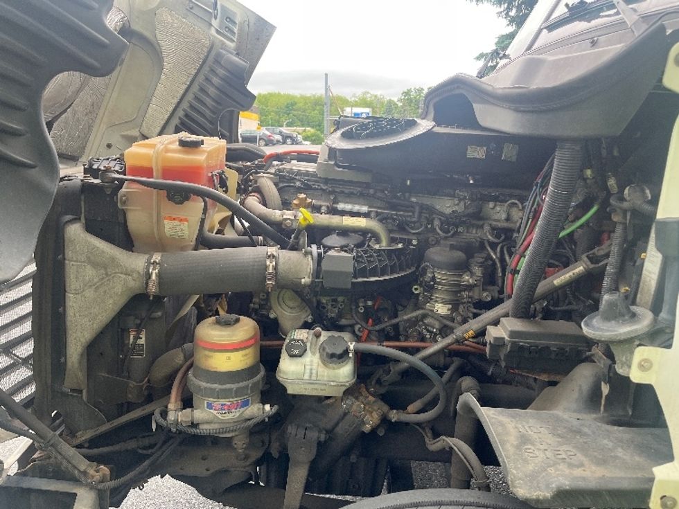 Day Cab Tractor-Heavy Duty Tractors-Freightliner-2019-Cascadia 12542ST-Montgomery-NY-373,642\n\t\tmiles-$ 33,000 - Image 16