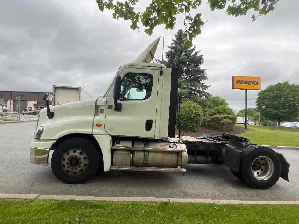 Day Cab Tractor-Heavy Duty Tractors-Freightliner-2019-Cascadia 12542ST-Montgomery-NY-373,642\n\t\tmiles-$ 33,000 - Image 4
