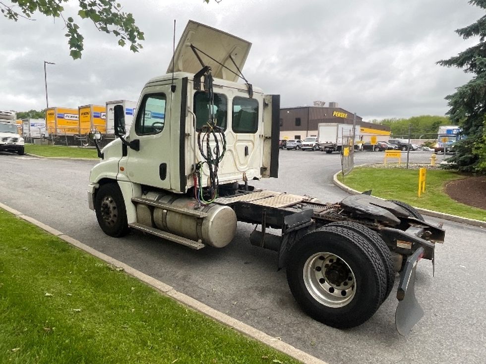 Day Cab Tractor-Heavy Duty Tractors-Freightliner-2019-Cascadia 12542ST-Montgomery-NY-373,642\n\t\tmiles-$ 33,000 - Image 5