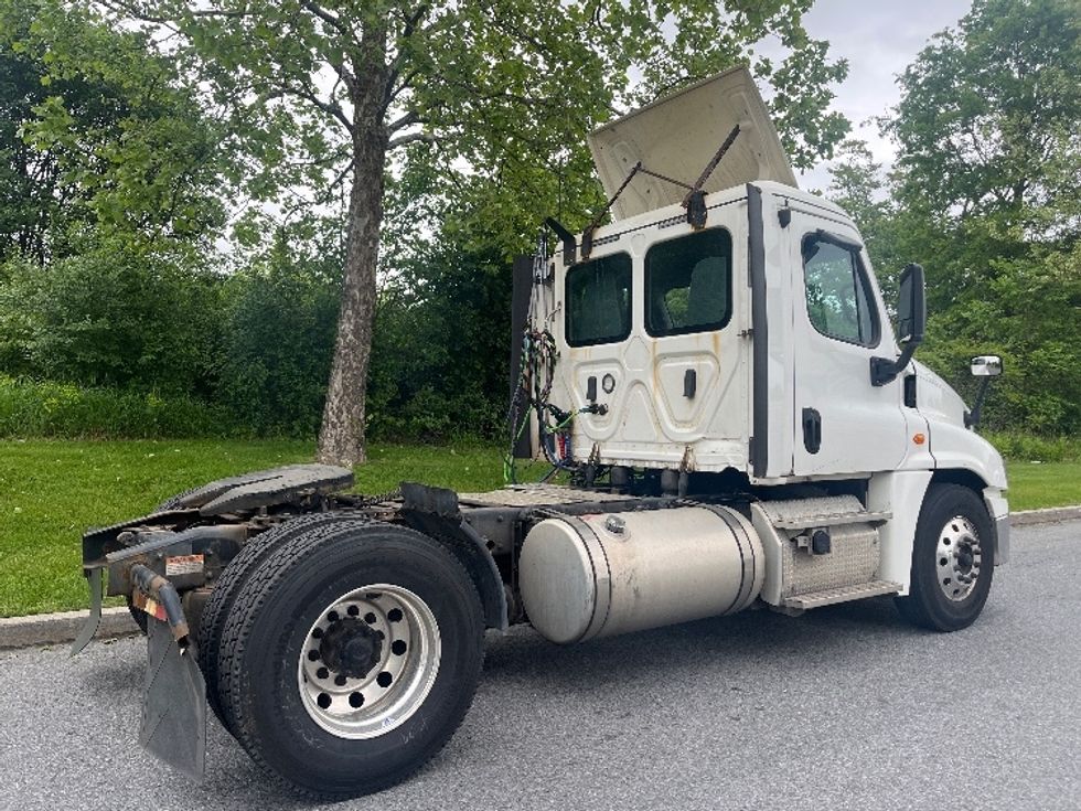 Day Cab Tractor-Heavy Duty Tractors-Freightliner-2019-Cascadia 12542ST-Montgomery-NY-373,642\n\t\tmiles-$ 33,000 - Image 7