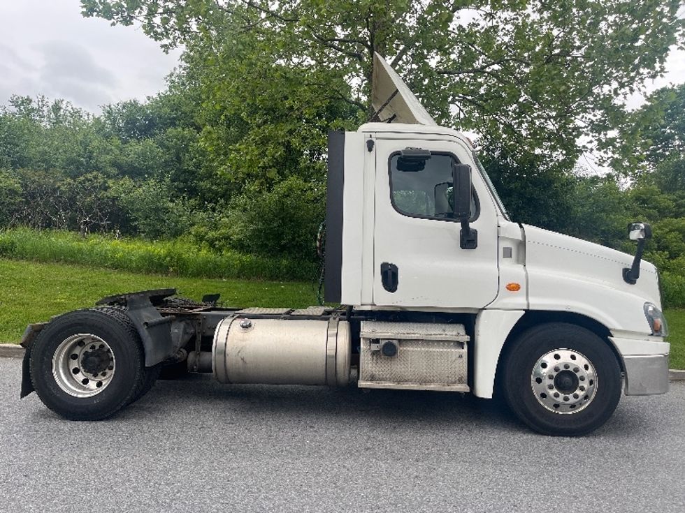 Day Cab Tractor-Heavy Duty Tractors-Freightliner-2019-Cascadia 12542ST-Montgomery-NY-373,642\n\t\tmiles-$ 33,000 - Image 8