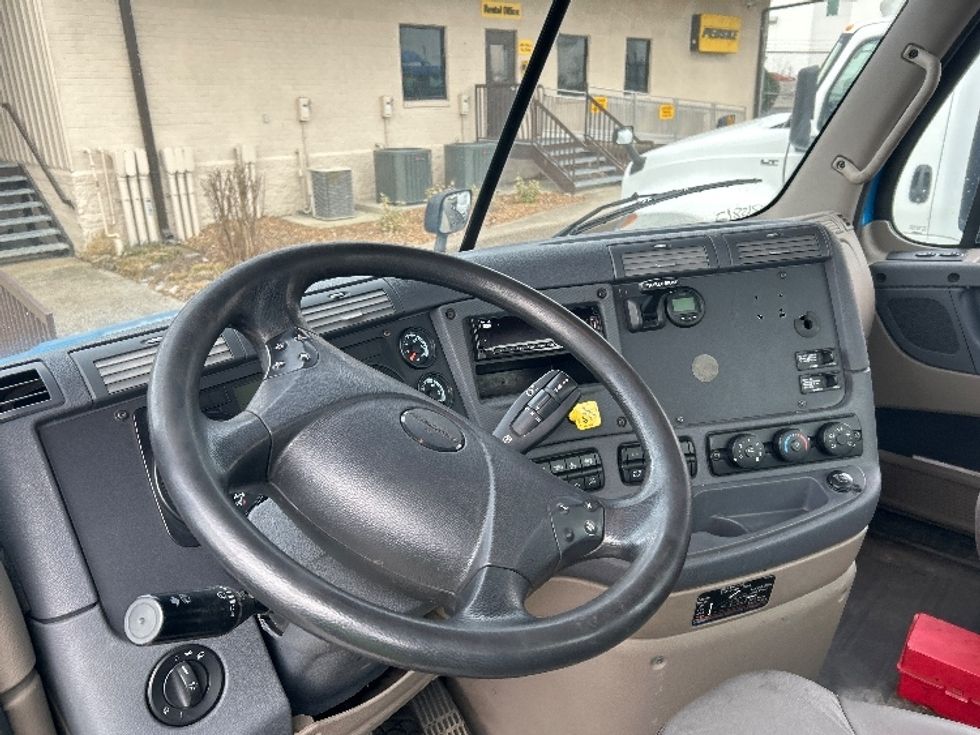 Day Cab Tractor-Heavy Duty Tractors-Freightliner-2019-Cascadia 12542ST-Mount Juliet-TN-498,550\n\t\tmiles-$ 31,250 - Image 10