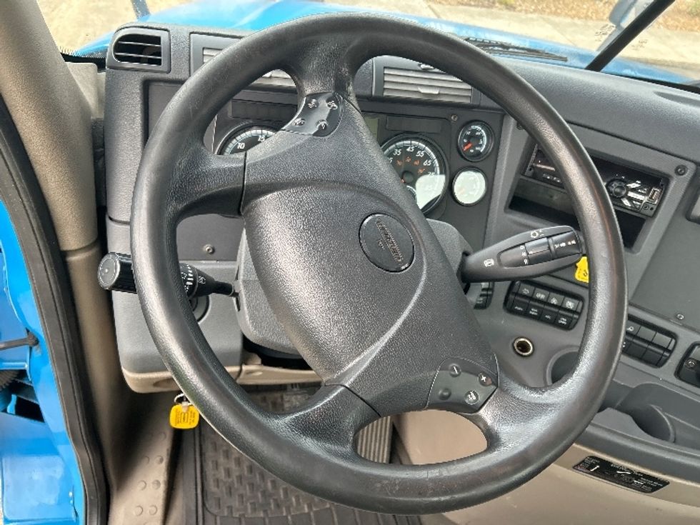 Day Cab Tractor-Heavy Duty Tractors-Freightliner-2019-Cascadia 12542ST-Mount Juliet-TN-498,550\n\t\tmiles-$ 31,250 - Image 11