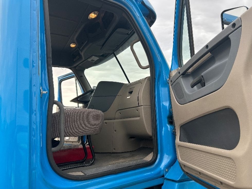 Day Cab Tractor-Heavy Duty Tractors-Freightliner-2019-Cascadia 12542ST-Mount Juliet-TN-498,550\n\t\tmiles-$ 31,250 - Image 12