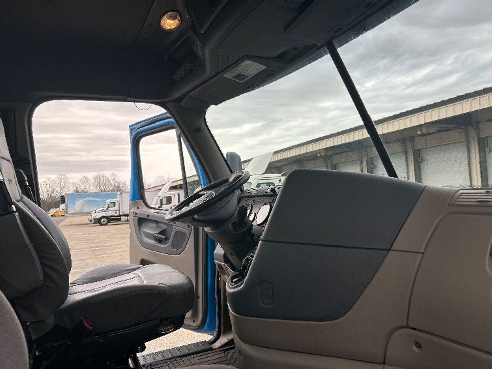 Day Cab Tractor-Heavy Duty Tractors-Freightliner-2019-Cascadia 12542ST-Mount Juliet-TN-498,550\n\t\tmiles-$ 31,250 - Image 14