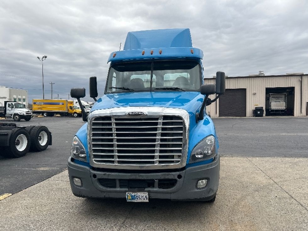 Day Cab Tractor-Heavy Duty Tractors-Freightliner-2019-Cascadia 12542ST-Mount Juliet-TN-498,550\n\t\tmiles-$ 31,250 - Image 2