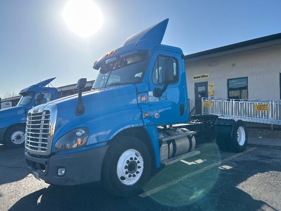 Day Cab Tractor-Heavy Duty Tractors-Freightliner-2019-Cascadia 12542ST-Mount Juliet-TN-498,550\n\t\tmiles-$ 31,250 - Image 3