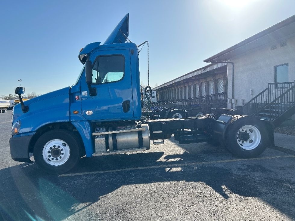 Day Cab Tractor-Heavy Duty Tractors-Freightliner-2019-Cascadia 12542ST-Mount Juliet-TN-498,550\n\t\tmiles-$ 31,250 - Image 4