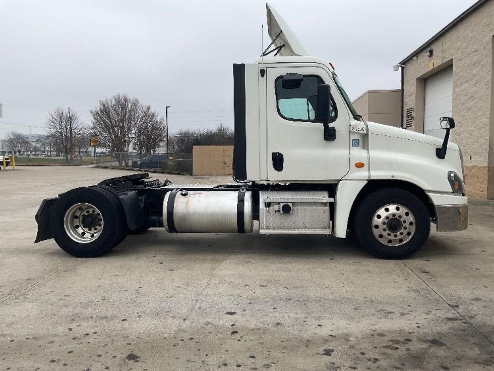 Day Cab Tractor-Heavy Duty Tractors-Freightliner-2019-Cascadia 12542ST-Nashville (Mount Juliet)-TN-386,799\n\t\tmiles-$ 34,000 - Image 8