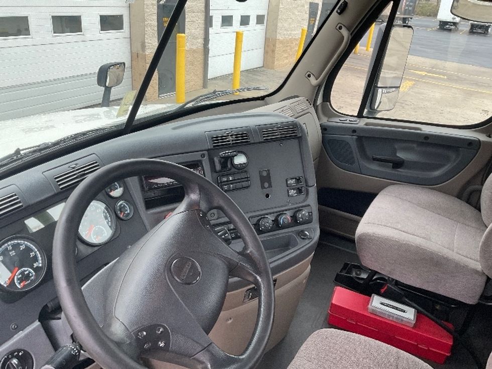 Day Cab Tractor-Heavy Duty Tractors-Freightliner-2019-Cascadia 12542ST-Nashville (Mount Juliet)-TN-386,799\n\t\tmiles-$ 34,000 - Image 10