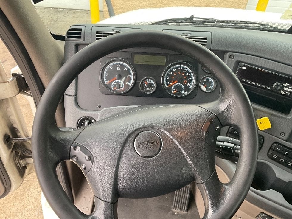 Day Cab Tractor-Heavy Duty Tractors-Freightliner-2019-Cascadia 12542ST-Nashville (Mount Juliet)-TN-386,799\n\t\tmiles-$ 34,000 - Image 11