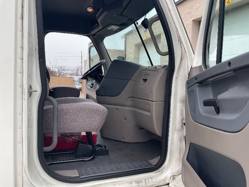 Day Cab Tractor-Heavy Duty Tractors-Freightliner-2019-Cascadia 12542ST-Nashville (Mount Juliet)-TN-386,799\n\t\tmiles-$ 34,000 - Image 12