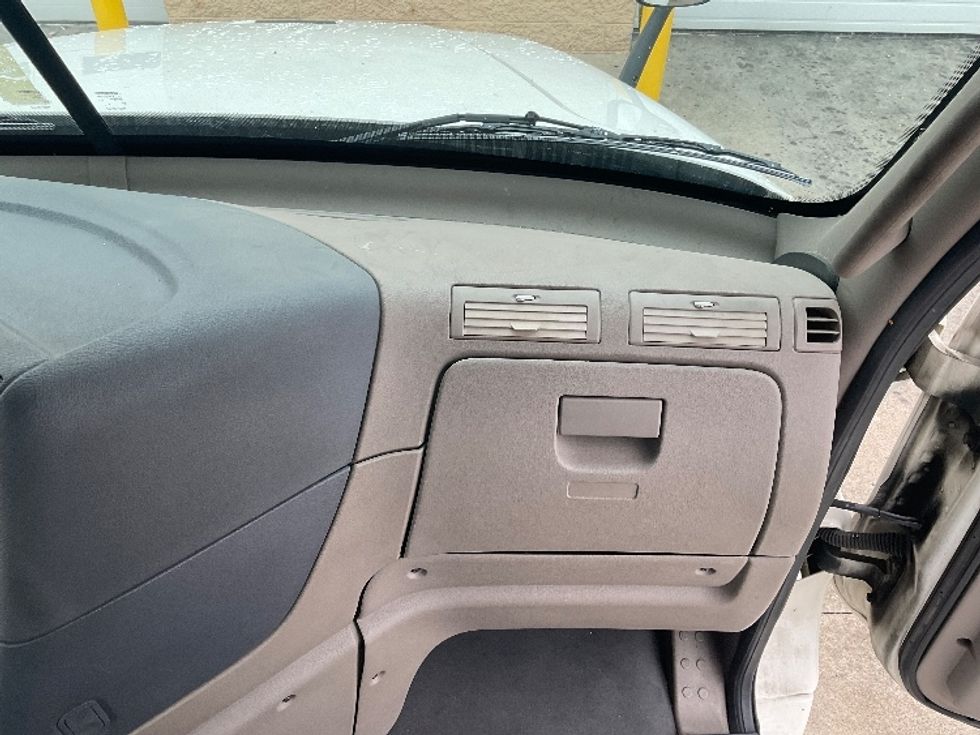 Day Cab Tractor-Heavy Duty Tractors-Freightliner-2019-Cascadia 12542ST-Nashville (Mount Juliet)-TN-386,799\n\t\tmiles-$ 34,000 - Image 13