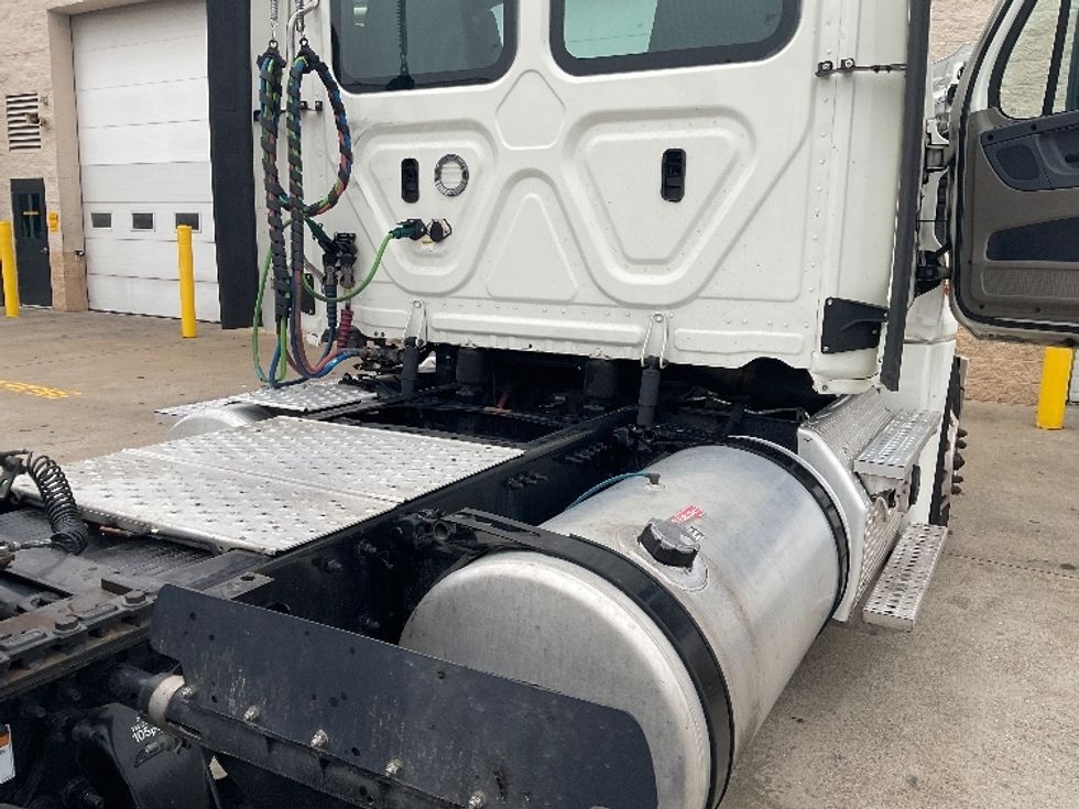 Day Cab Tractor-Heavy Duty Tractors-Freightliner-2019-Cascadia 12542ST-Nashville (Mount Juliet)-TN-386,799\n\t\tmiles-$ 34,000 - Image 18