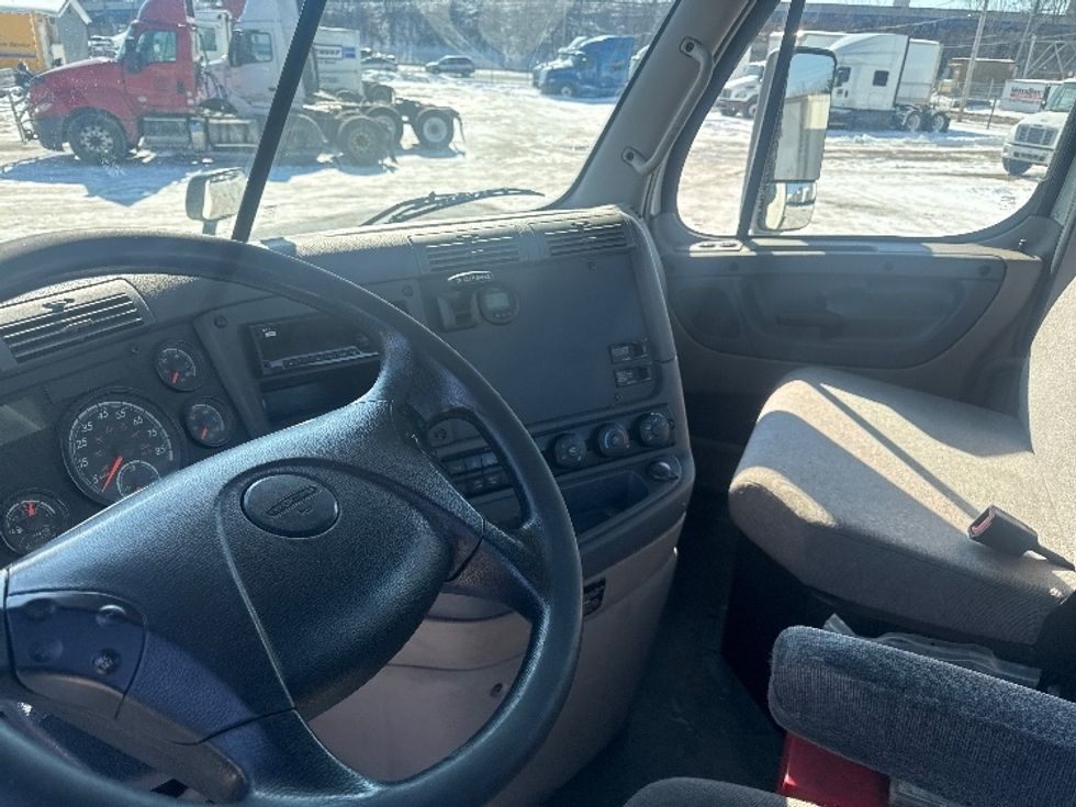 Day Cab Tractor-Heavy Duty Tractors-Freightliner-2019-Cascadia 12542ST-Newark-OH-53,255\n\t\tmiles-$ 31,000 - Image 10