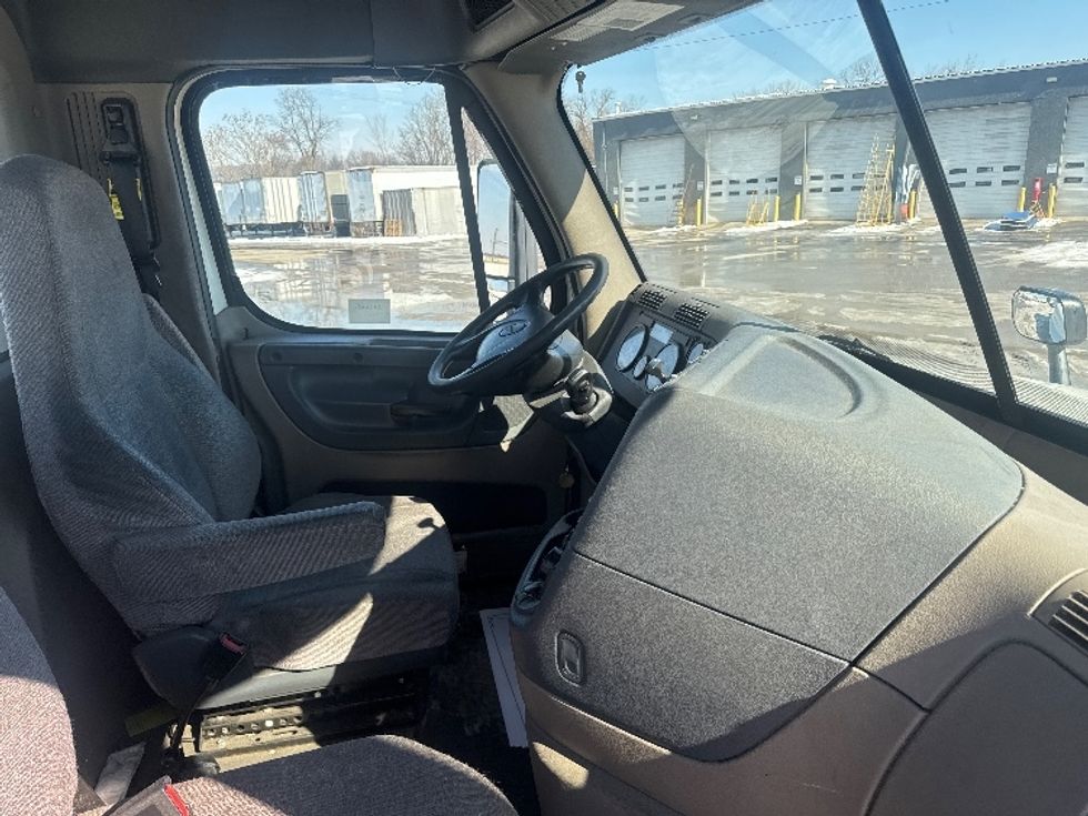 Day Cab Tractor-Heavy Duty Tractors-Freightliner-2019-Cascadia 12542ST-Newark-OH-53,255\n\t\tmiles-$ 31,000 - Image 14
