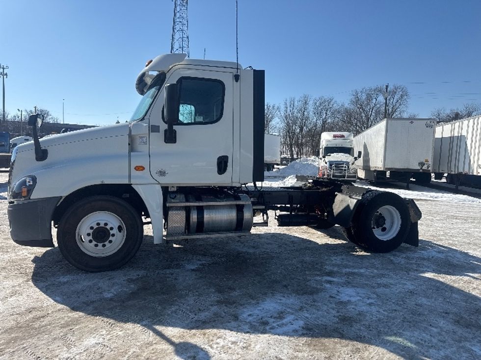 Day Cab Tractor-Heavy Duty Tractors-Freightliner-2019-Cascadia 12542ST-Newark-OH-53,255\n\t\tmiles-$ 31,000 - Image 4
