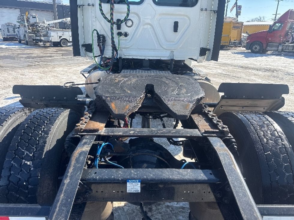 Day Cab Tractor-Heavy Duty Tractors-Freightliner-2019-Cascadia 12542ST-Newark-OH-53,255\n\t\tmiles-$ 31,000 - Image 6