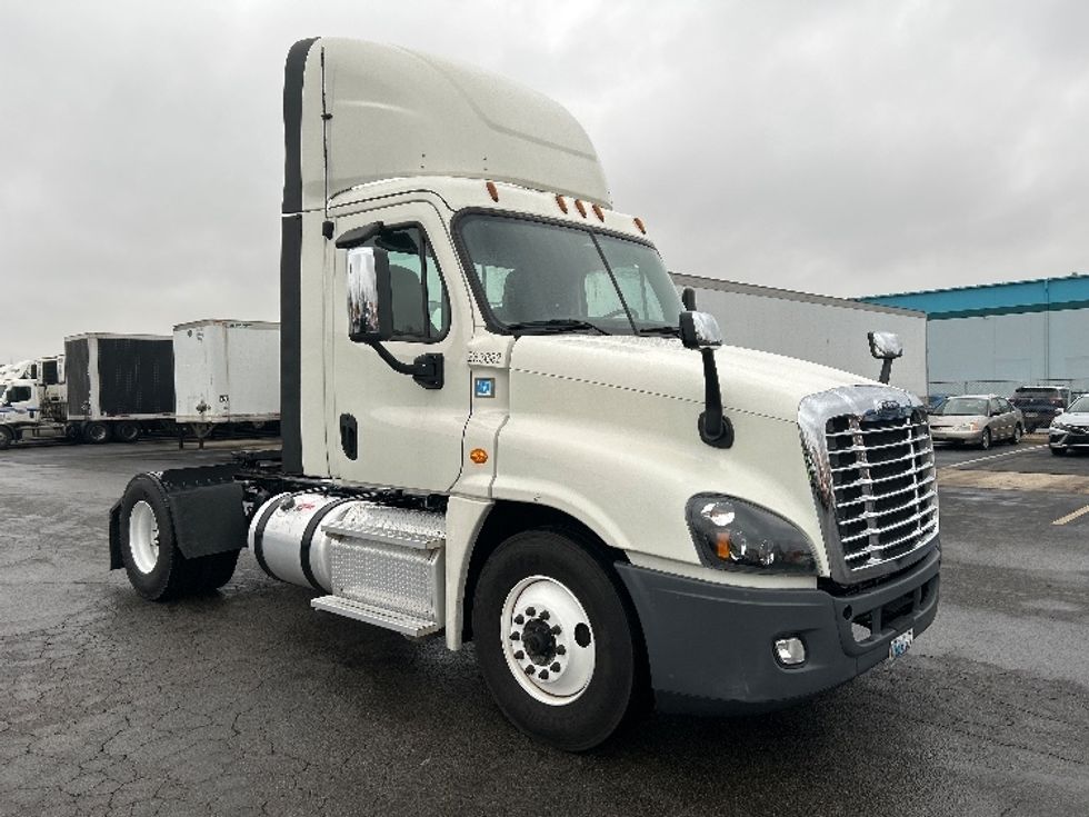 Day Cab Tractor-Heavy Duty Tractors-Freightliner-2019-Cascadia 12542ST-Obetz-OH-355,803\n\t\tmiles-$ 28,750 - Image 1