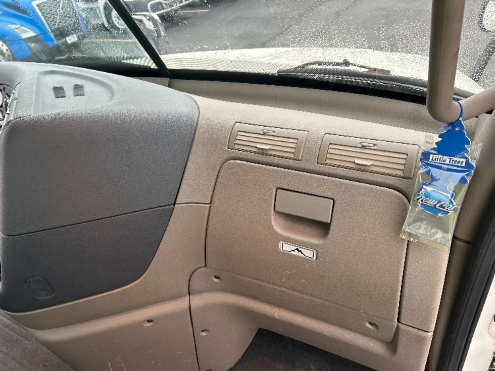 Day Cab Tractor-Heavy Duty Tractors-Freightliner-2019-Cascadia 12542ST-Obetz-OH-355,803\n\t\tmiles-$ 28,750 - Image 13