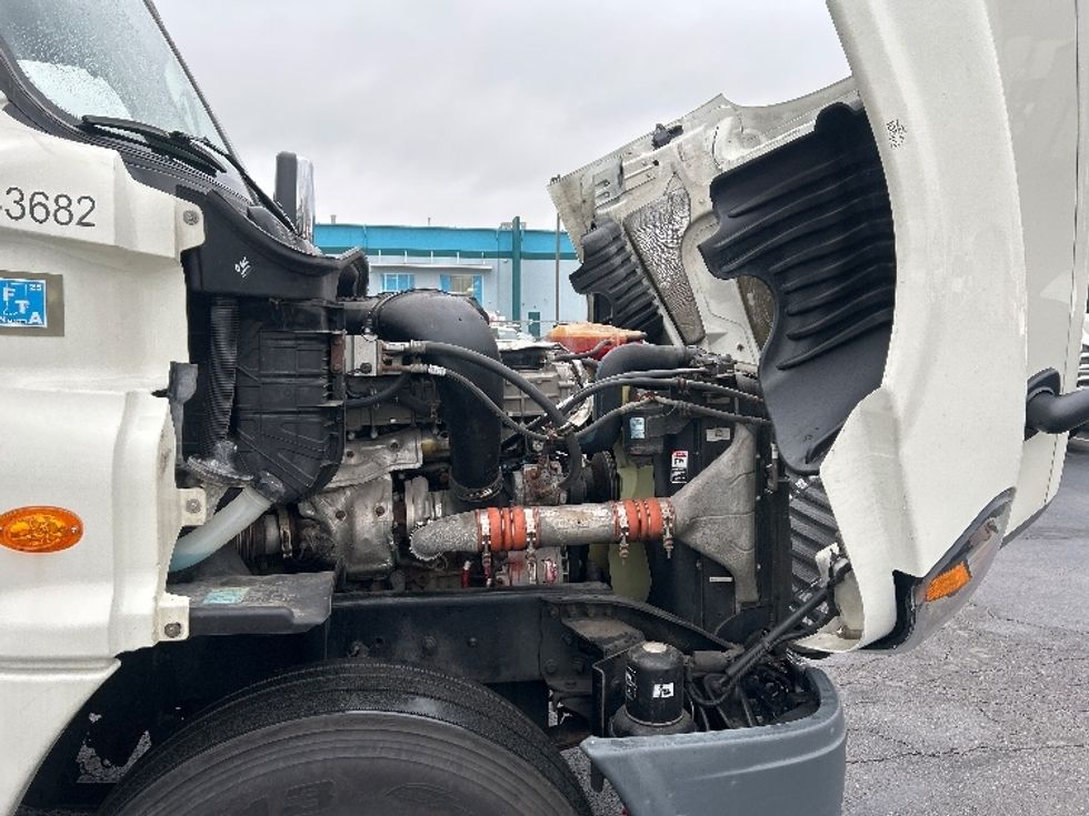 Day Cab Tractor-Heavy Duty Tractors-Freightliner-2019-Cascadia 12542ST-Obetz-OH-355,803\n\t\tmiles-$ 28,750 - Image 15